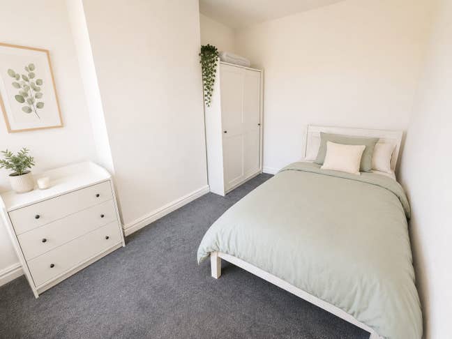 Stylish Double Room | All Bills Included Bills Main Photo