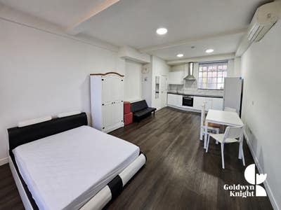 Stunning Studio Available in SE20  Main Photo