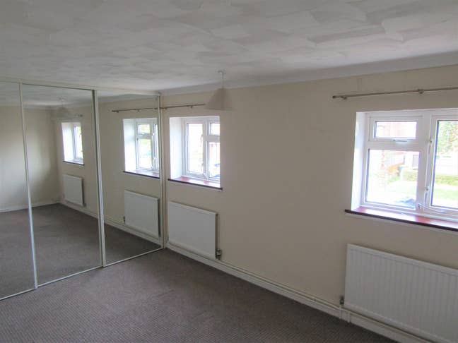 🏡 Spacious 2-Bedroom House with Private Garden Main Photo