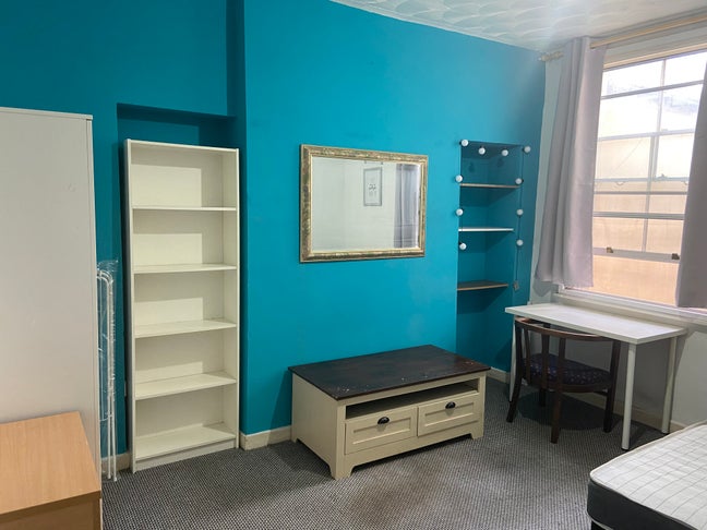 Couples Welcome Spacious Room Zero Deposit Main Photo