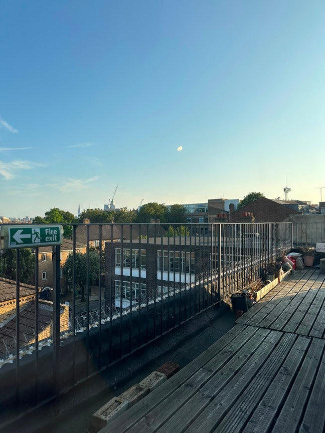 Room in London Fields Main Photo