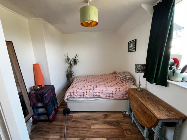 Double room in friendly house with pets  Main Photo