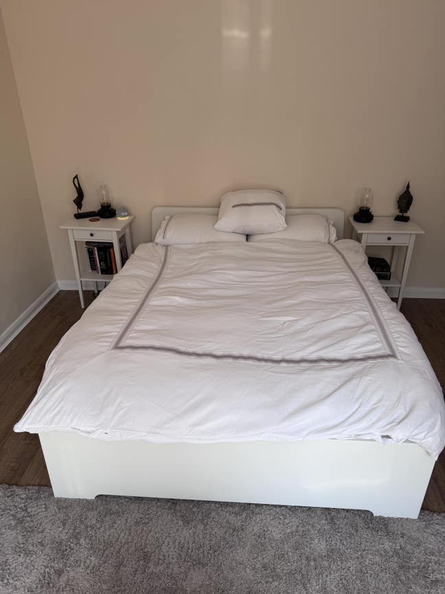 Clean, safe, friendly double bed for short stay  Main Photo