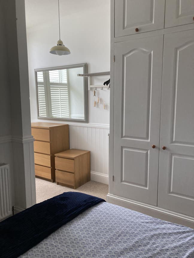En-suite room. Furnished, parking. Shared home Main Photo