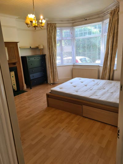 Double room in beautiful house - Bills included Main Photo