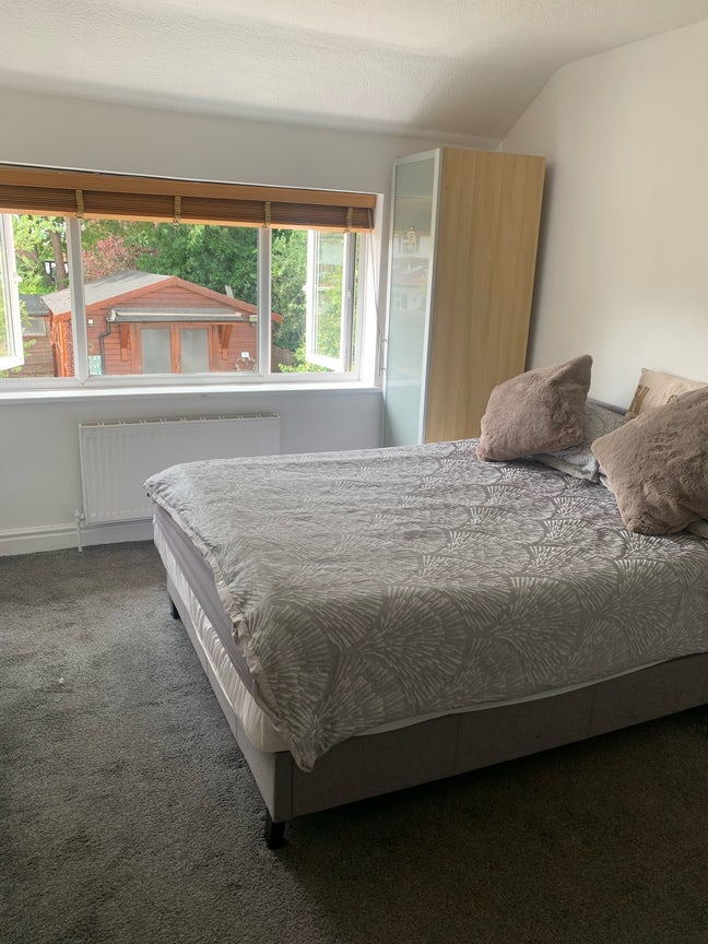 One furnished double bedroom  Main Photo