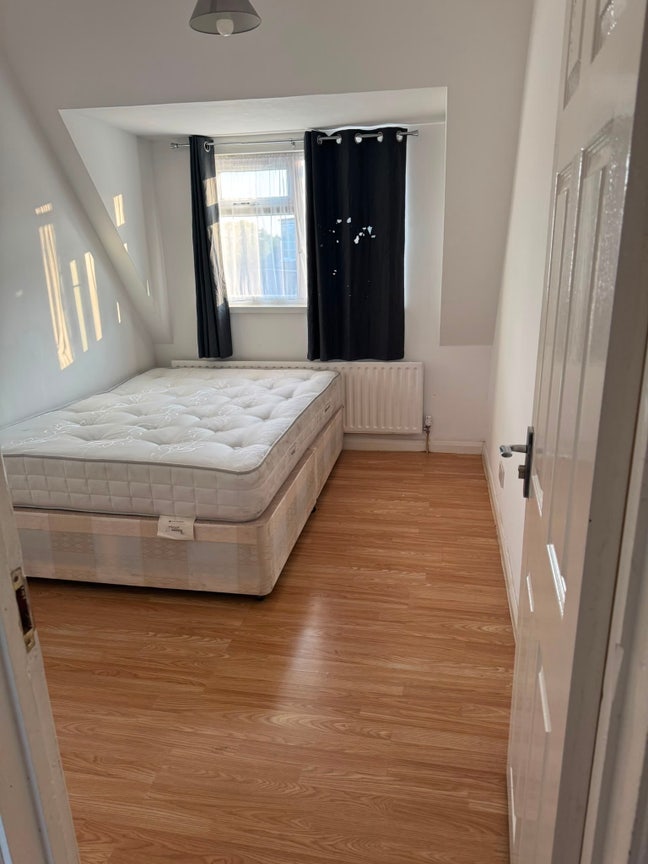 Spacious and comfortable Double Room Main Photo
