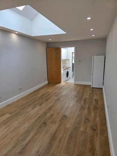Newly built self contained studio Main Photo