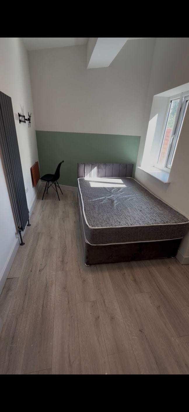 🔥Beautiful En-suite rooms available soon!🔥  Main Photo