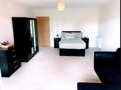 Luxury Balcony Room All Bills Included Main Photo