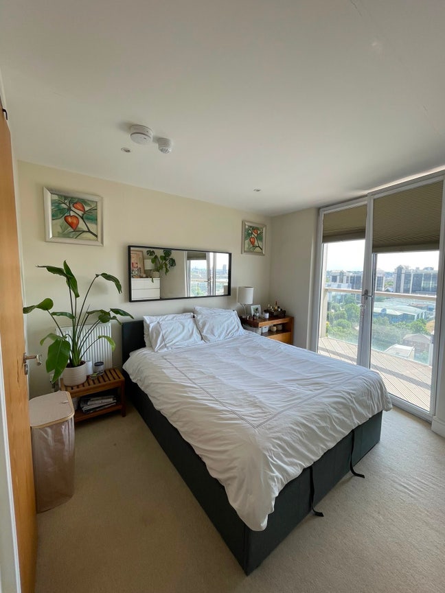 Beautiful Flat, Double Room w/ Ensuite in CANARY W Main Photo