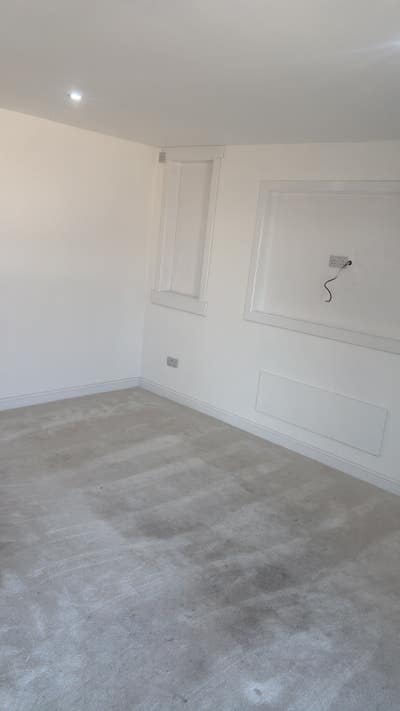 Newley refurbished 3 bed bungalow  Main Photo