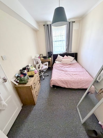 Double room in 2-bedroom flat in Clapham Common  Main Photo