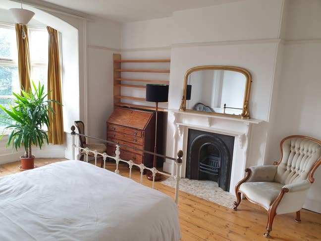 Large double room with own bathroom Main Photo