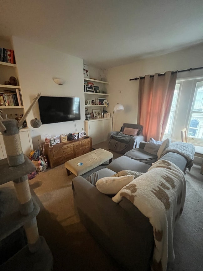 Double Bed in Split Level Flat on Northcote Road Main Photo