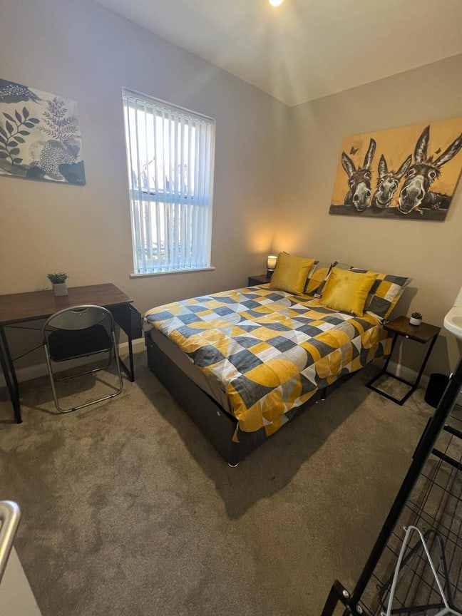 New Fully Furnished Room in University Quarter Main Photo