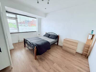 &pound;650 all bills included room in Zone 3 Main Photo