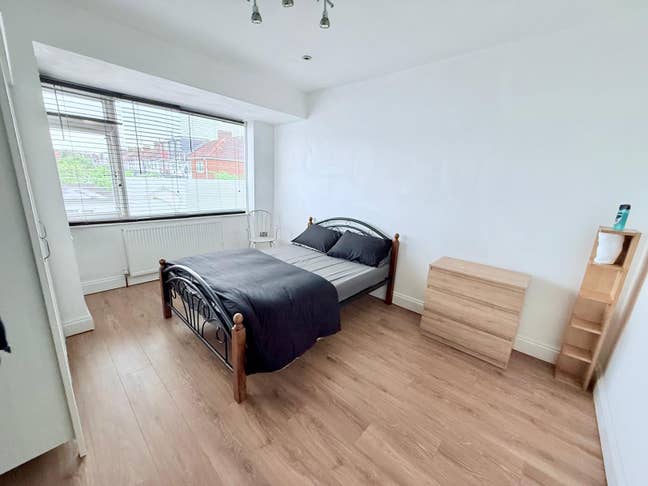 &pound;650 all bills included room in Zone 3 Main Photo