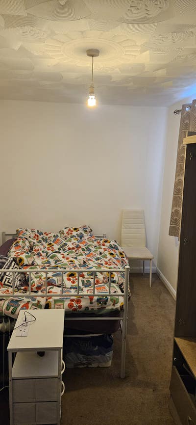 Small room for rent. Main Photo
