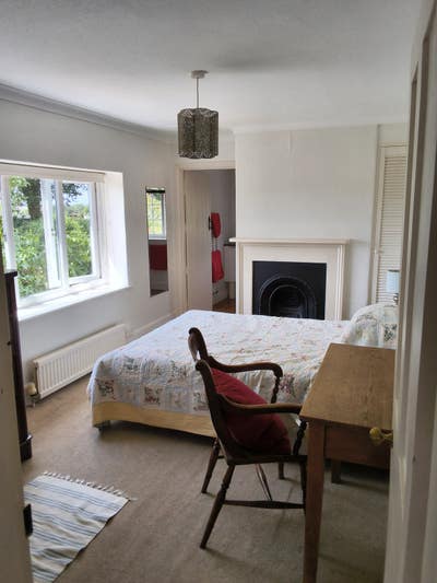 Large Double Room with Ensuite Bathroom Main Photo
