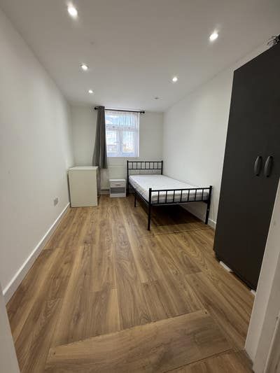 Double room to let Ilford UC accepted Main Photo