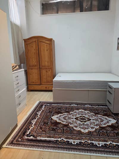 Spacious Double Room- IG11 8EU Main Photo