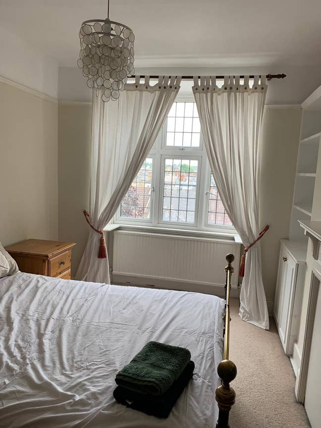 Amazing and sunny  room  at 2 minutes  from tube Main Photo