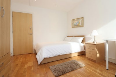 ✨ 2 Fully Furnished Double Rooms - Tower Hill ✨ Main Photo