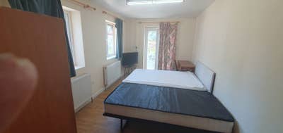 1 Bedroom Flat Available to Let – Hounslow (TW3) Main Photo