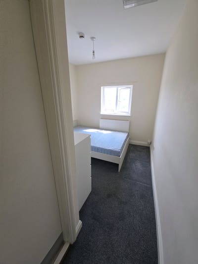One ensuite double room available Main Photo