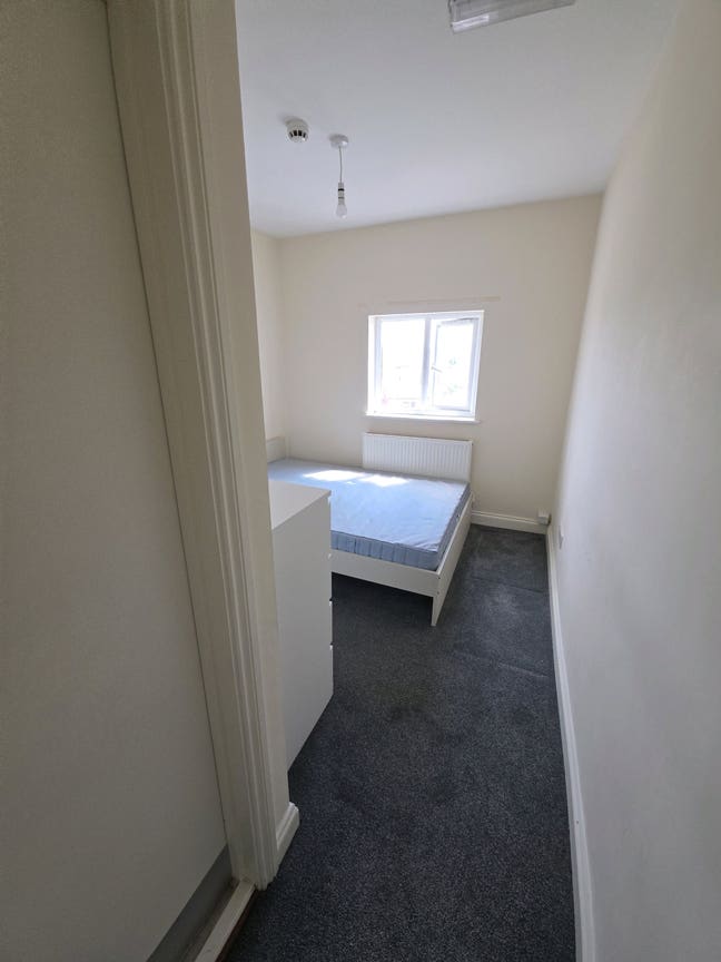 One ensuite double room available Main Photo