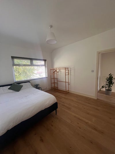 Spacious Double Room Near East Croydon Main Photo