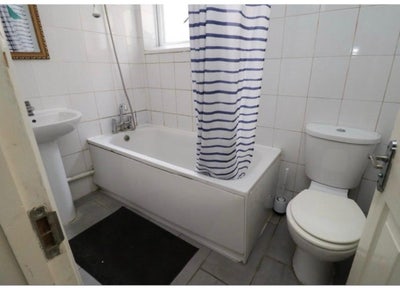 Double room available  2girls, 2 boys ,couple, fam Main Photo