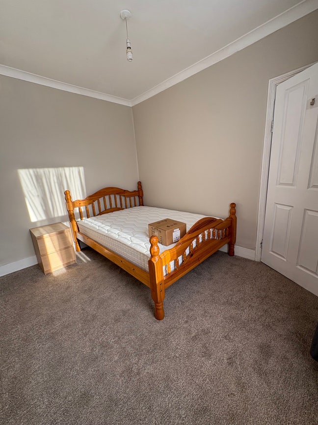 Bright double room in newly refurbished house 🐶 Main Photo