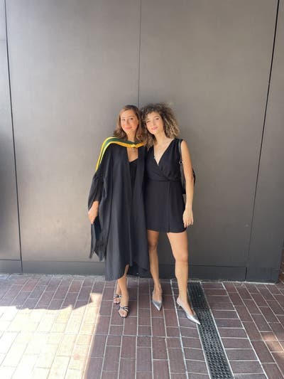 Hi I’m a doctor in London looking for an en... Main Photo