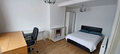 Double room in Uxbridge close to Brunel & Hospital Main Photo