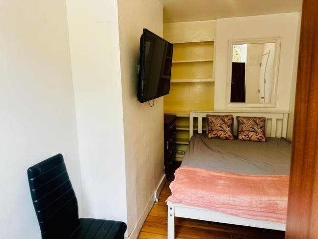 Cheap 3 Double Rooms in Sw (8) Main Photo