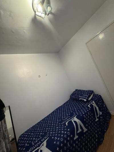 Cheap Single Room in Sw ( 144 ) Main Photo