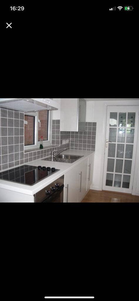 Large dbl ensuite/very quite place/jubilee line Main Photo
