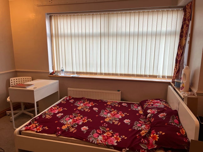 Lovely Double bed room for rent Main Photo