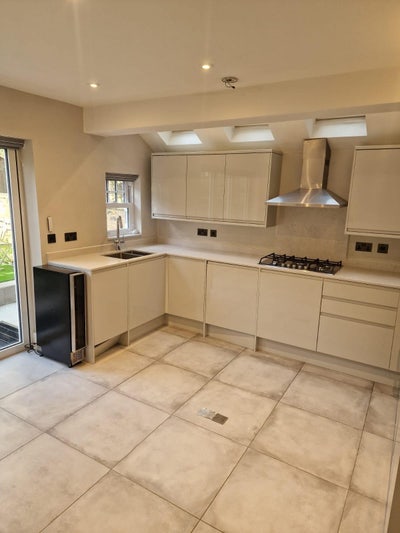 Double En-suite in modern Fulham home Main Photo