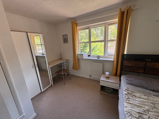Single room in East Grinstead Main Photo