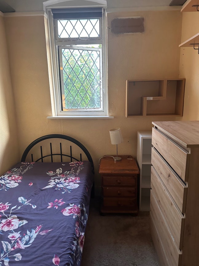 Lovely Single Room available  Main Photo
