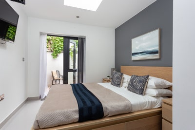 Large Top Spec Double Bedroom in Clapham Main Photo