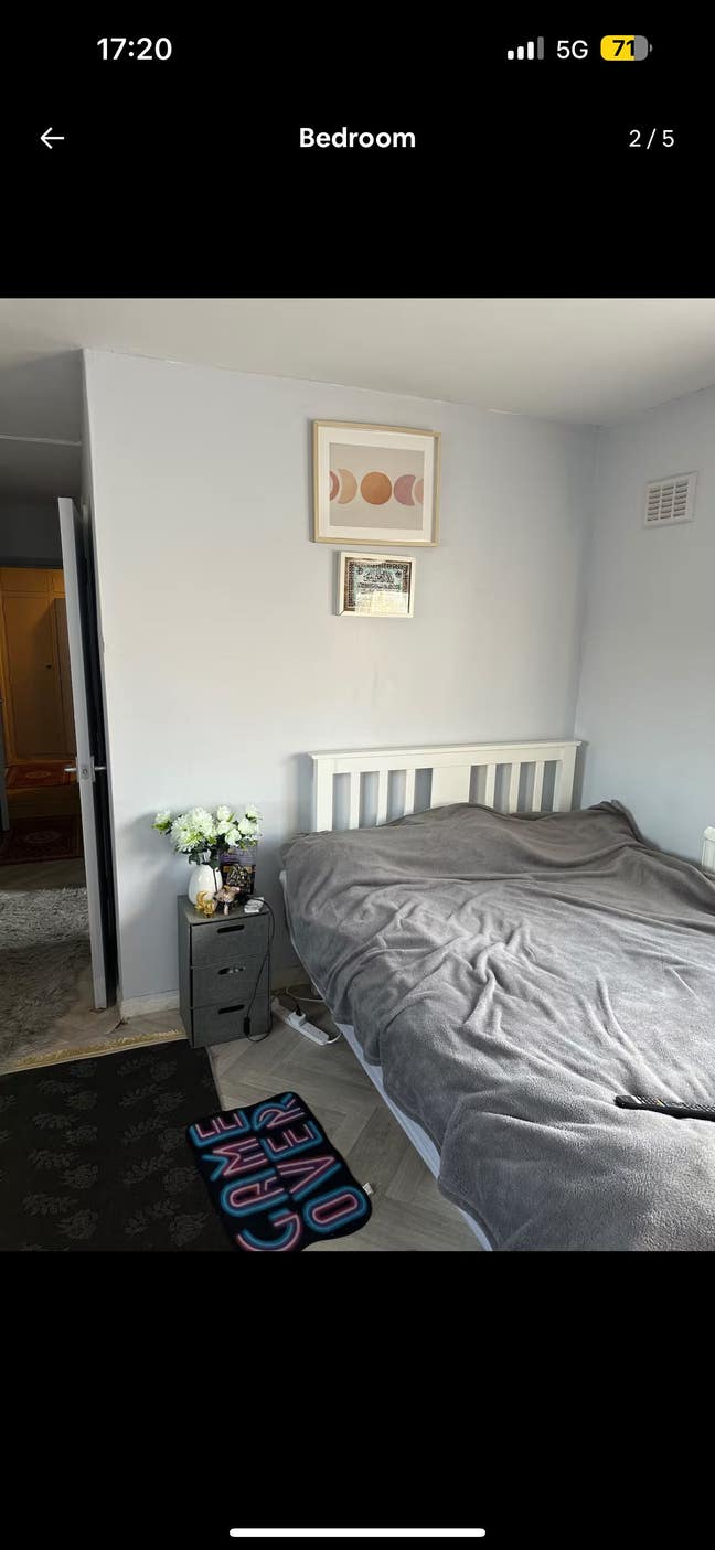 One big room big tv big sofa 1 bed kitchen and bat Main Photo