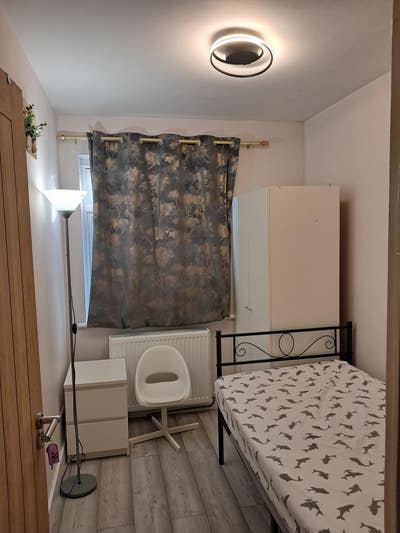 Single bedroom for female Main Photo