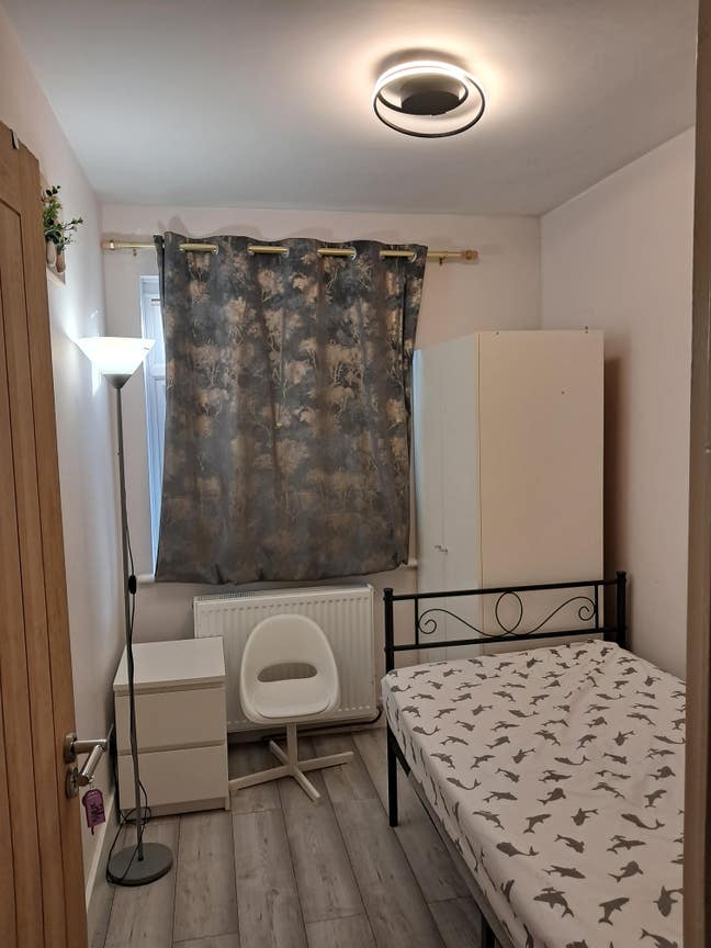 Single bedroom for female Main Photo