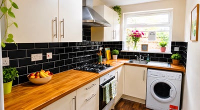 5 Double bedroom. 2 Bathrooms Bills inclusive  Main Photo