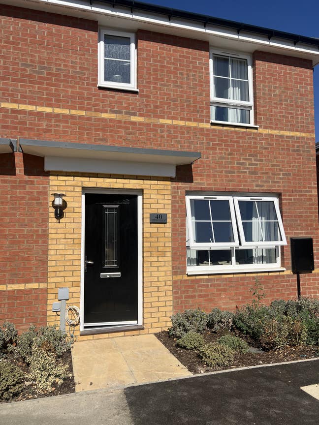 Furnished Double Room in Brand-New Home – Bills In Main Photo