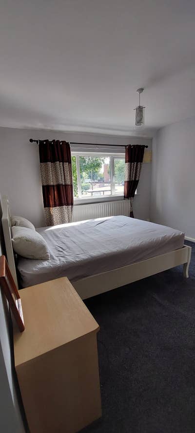 Bright double room in New Addington with garden Main Photo